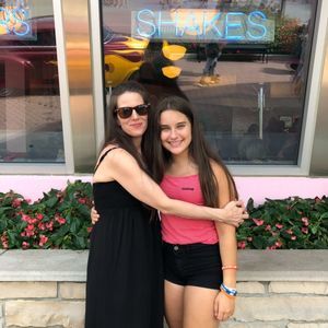 Meet your Posher, Chloe